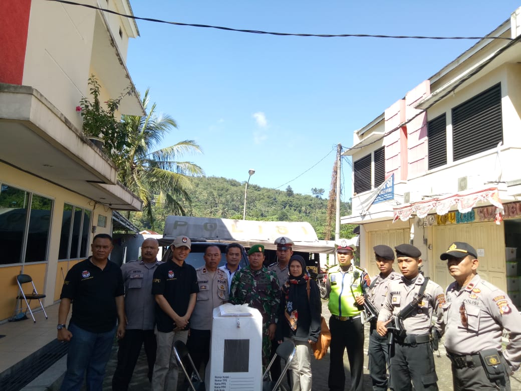Proses Keberangkatan pengawasan Kotak Suara dari Kantor KPU Kabupaten Sukabumi Ke Gudang KPU Provinsi Jawa Barat