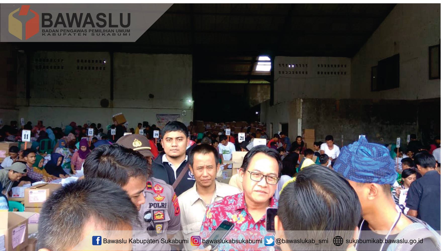 Zaki Hilmi Komisioner BAWASLU Provinsi Jawa Barat dalam monitoring Penyortiran dan Pelipatan Surat Suara