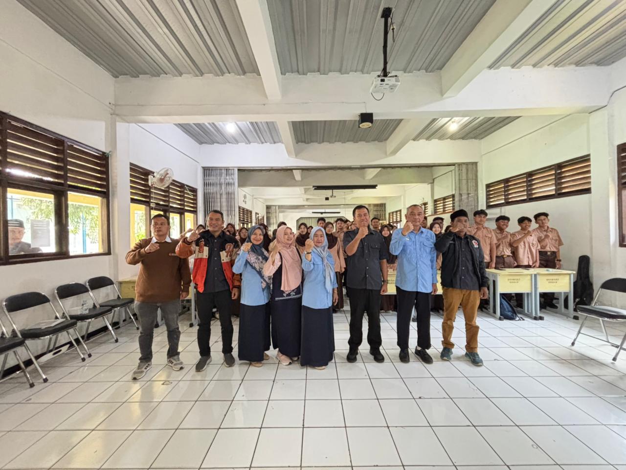 bawaslu goes to school