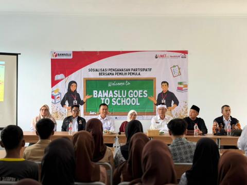 bawaslu goes to school