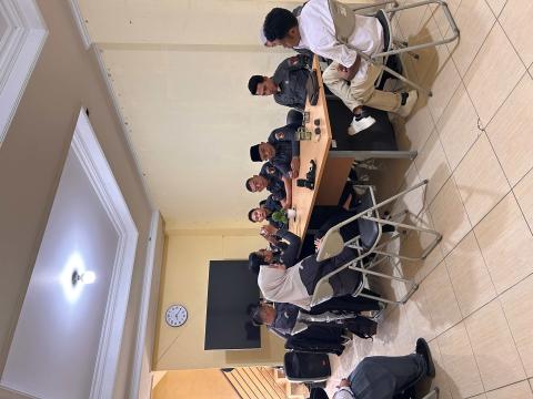 Bawaslu kabupaten sukabumi melaksanakan staf meeting rutin setiap hari Senin sebagai ruang diskusi dan koordinasi antara pimpinan, staf, dan tenaga pendukung