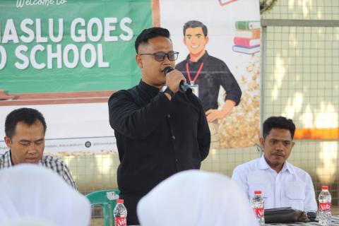 Wakasek Kehumasan SMAN 1 Cisaat Tekankan Pentingnya Pendidikan Demokrasi