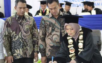 Penandatangan MOU antara Bawaslu Kabupaten Sukabumi dengan STISIP Widyapuri Mandiri Sukabumi