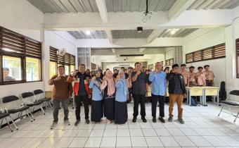 bawaslu goes to school